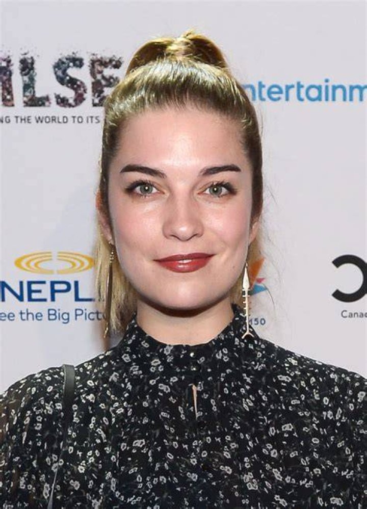 Annie Murphy On 'Kevin Can F**k Himself', 'Schitt's Creek', & Depression