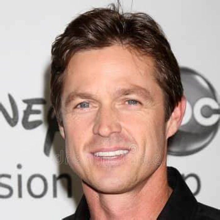 Eric Close Bio, Age, Sibling, Net Worth, Married, Wife, Height, Twitter