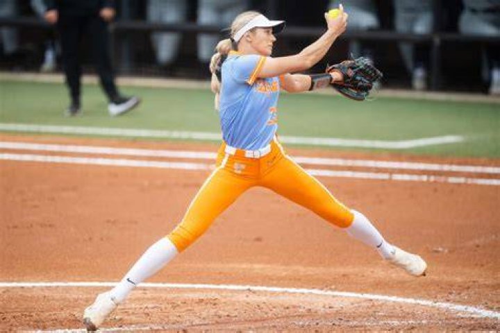 Softball Player About to Catch the Ball · Free Stock Photo