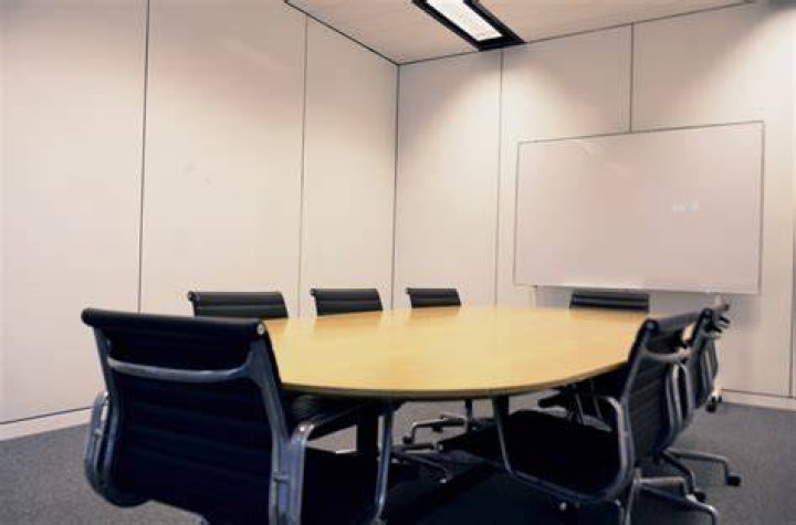 Space Availability Discussion Room 2.2 iBEST Universiti Teknologi