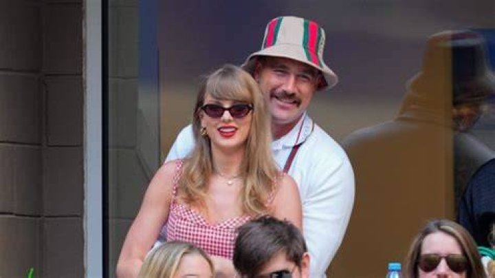 Taylor Swift's Dad Made 15 Million in Scooter Braun Deal
